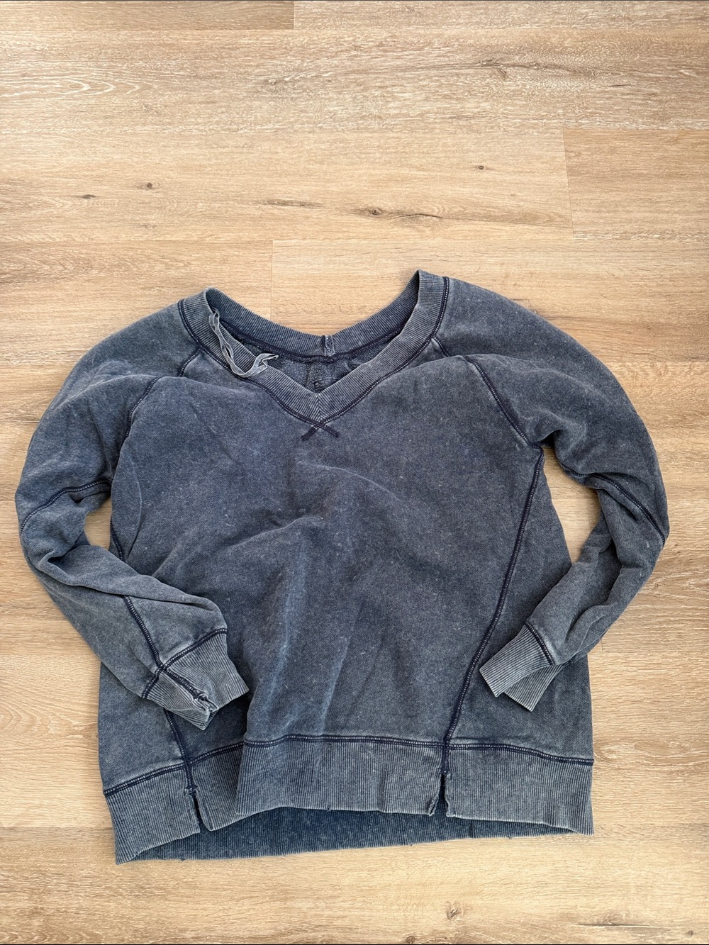 Women's Washed Navy V-Neck Pullover Sweatshirt
